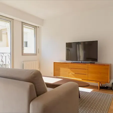 아파트 T2 Avec Terrasse. Piscine/parking *